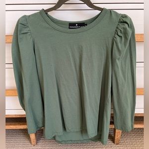 Pomander Place green puff sleeve shirt, size M. Great condition.